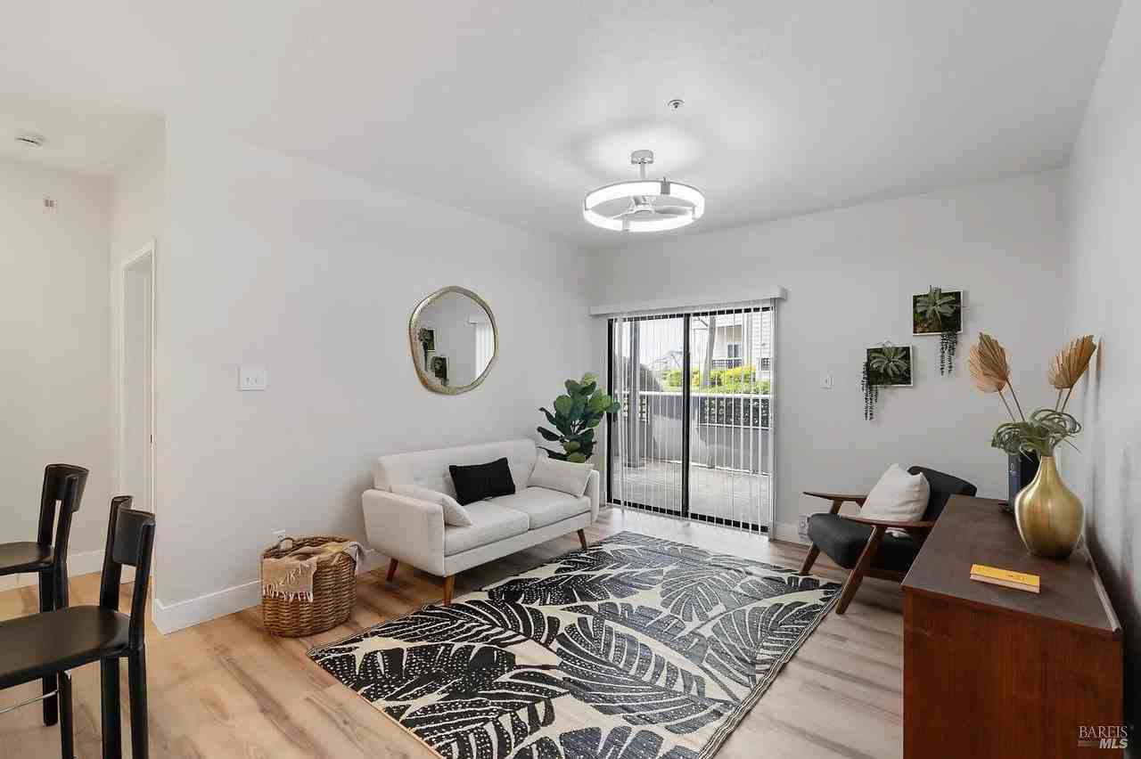 1201 Glen Cove Pkwy #1203 - Photo 4 of 19
