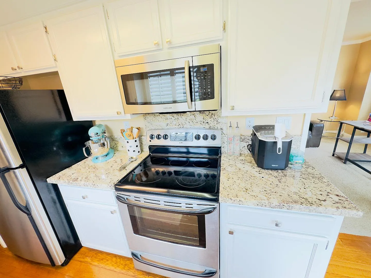1053 Riker St #1 - Photo 3 of 18
