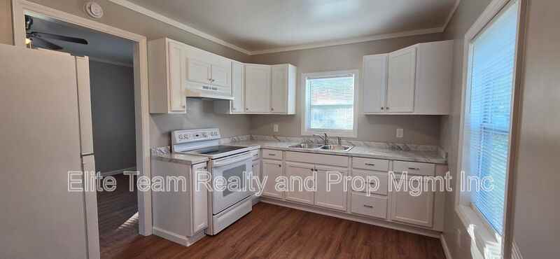 918 Mountain Crest Dr - Photo 3 of 16