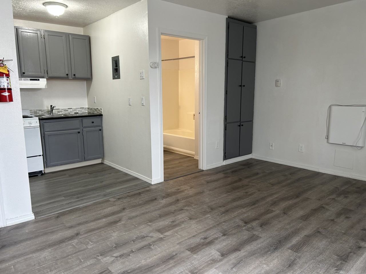 308 Vassar Dr Se - Photo 2 of 28