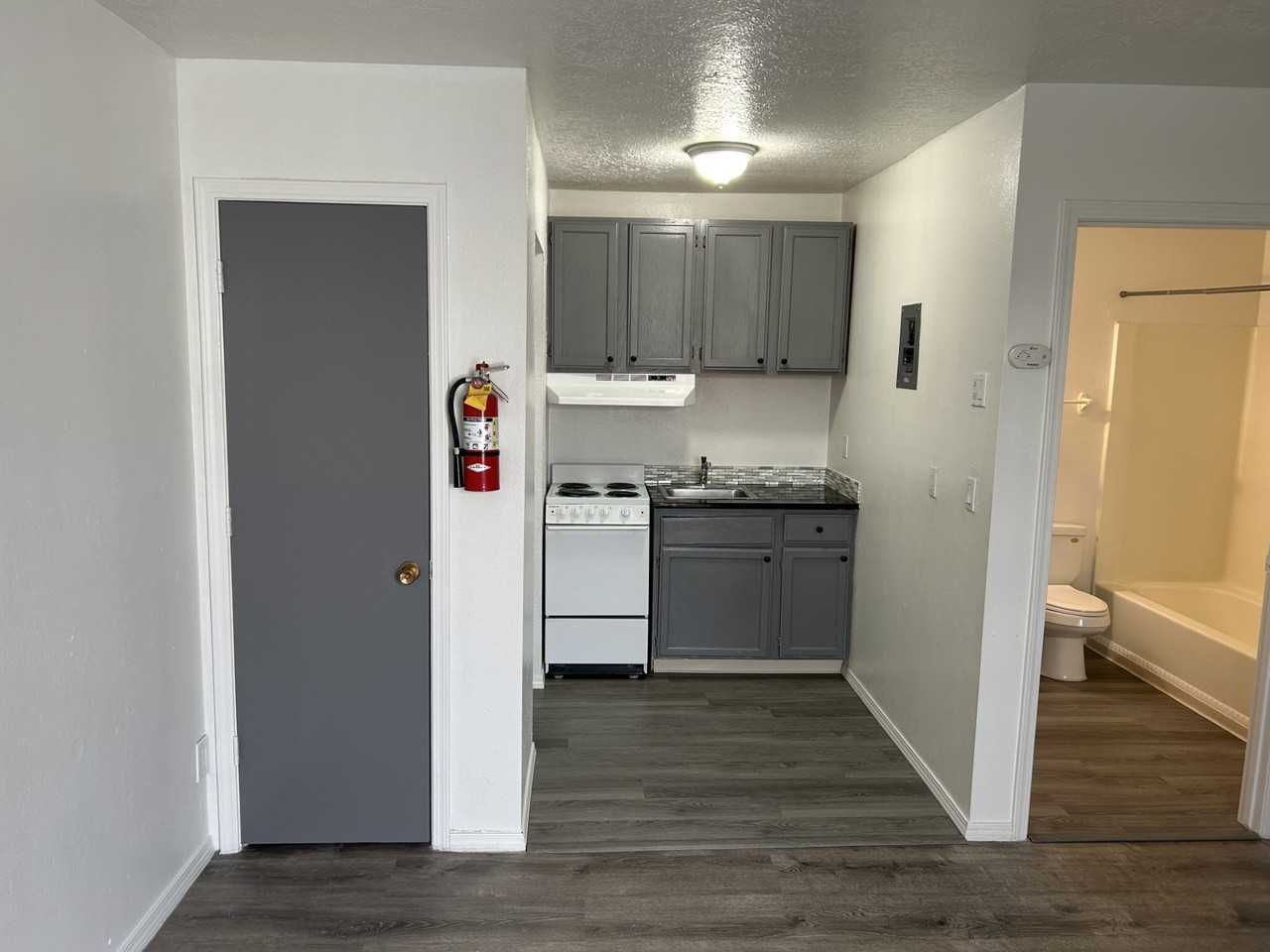 308 Vassar Dr Se - Photo 3 of 28