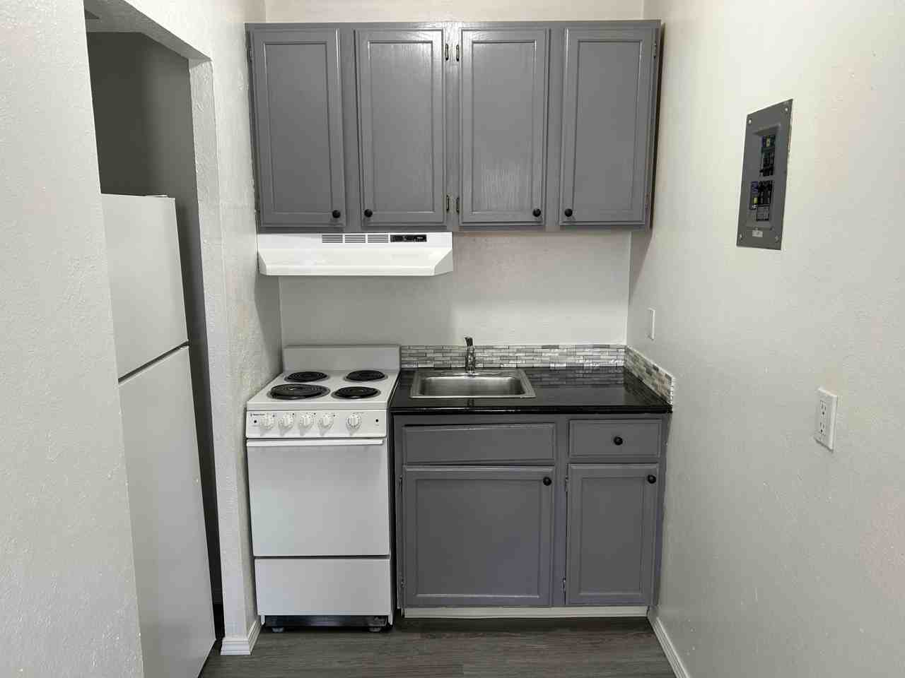308 Vassar Dr Se - Photo 5 of 28