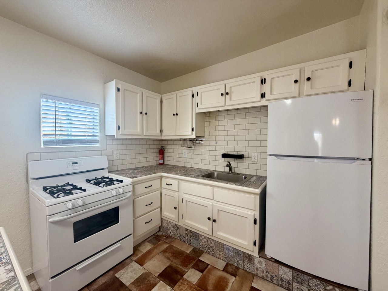 5800 Central Ave Sw - Photo 6 of 11