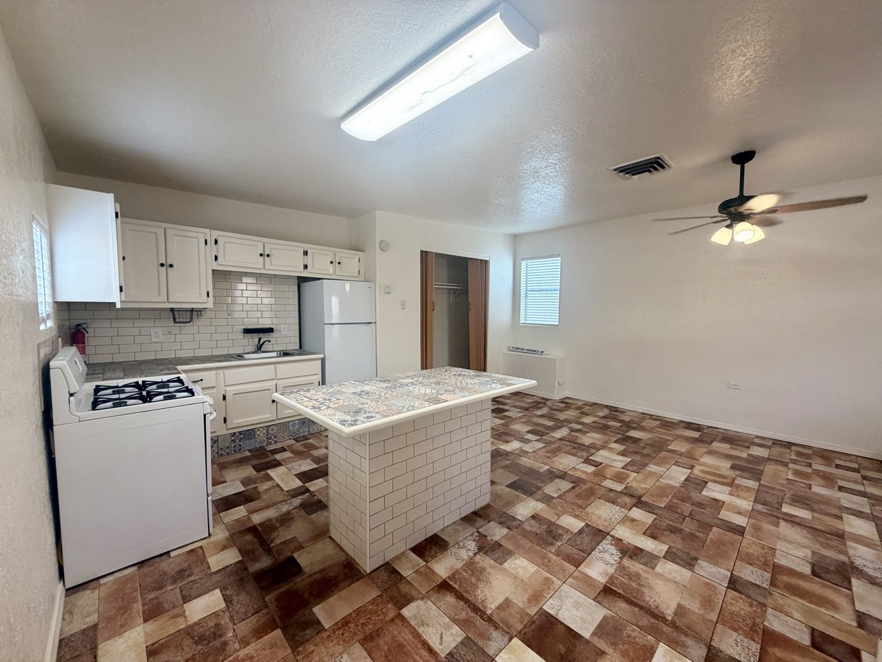 5800 Central Ave Sw - Photo 7 of 11