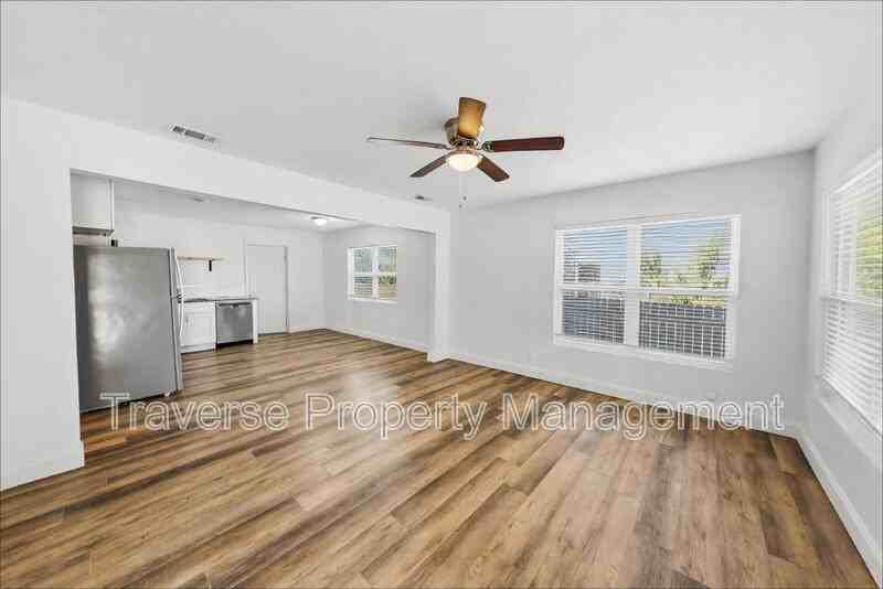 2304 Ryan Ave - Photo 4 of 23