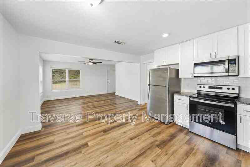 2304 Ryan Ave - Photo 5 of 23