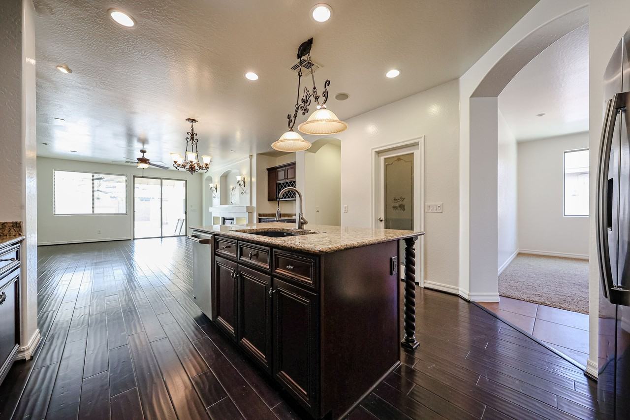 613 W San Carlos Way - Photo 5 of 50