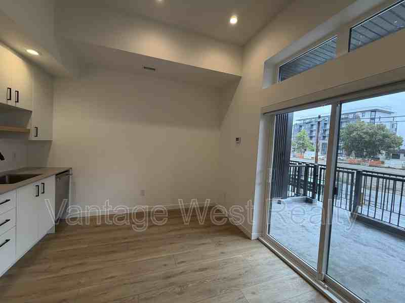 1060 Cawston Ave Null - Photo 2 of 12