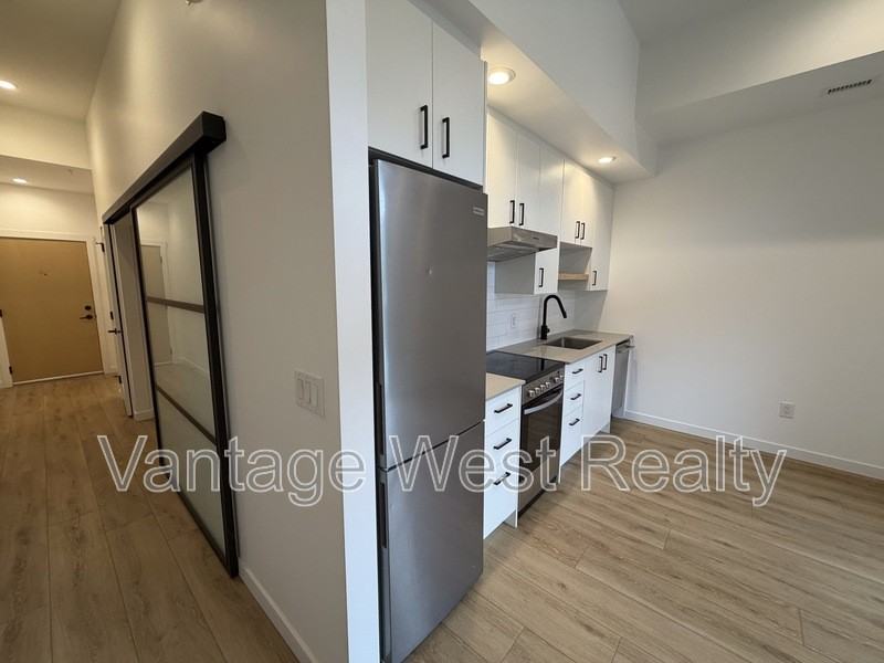 1060 Cawston Ave Null - Photo 4 of 12
