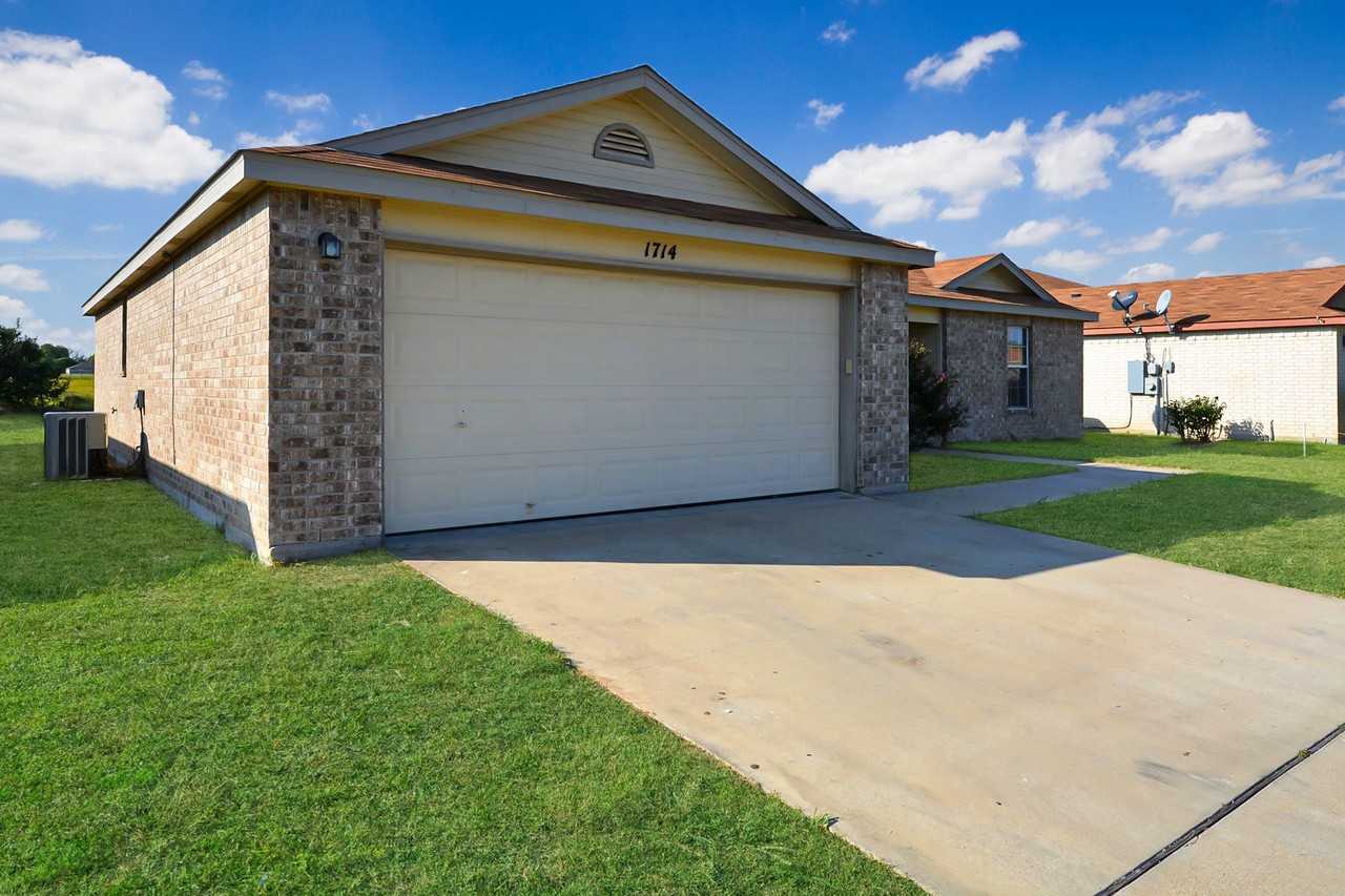 1714 Freedom Loop - Photo 2 of 19