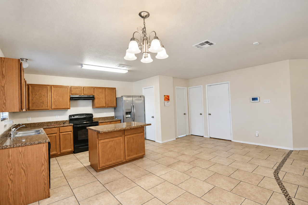 3501 Regency Ct - Photo 4 of 17