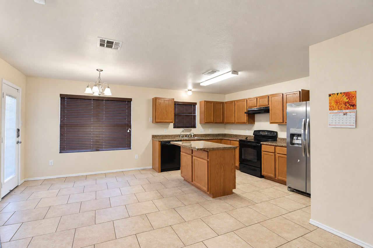 3501 Regency Ct - Photo 5 of 17