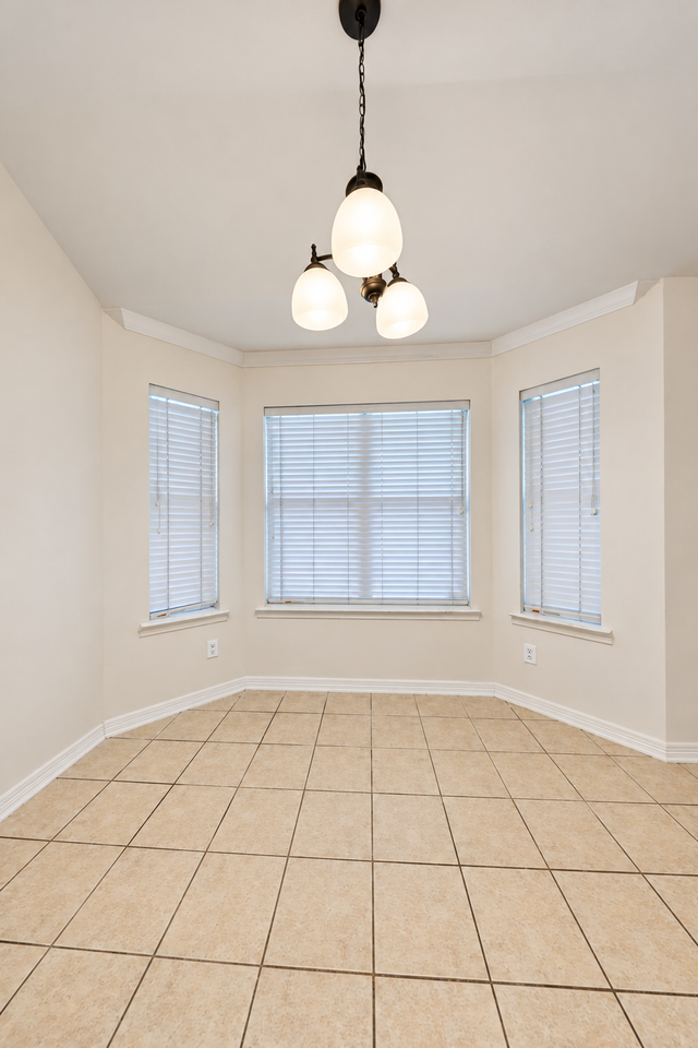 2303 Ridgeway - Photo 6 of 21