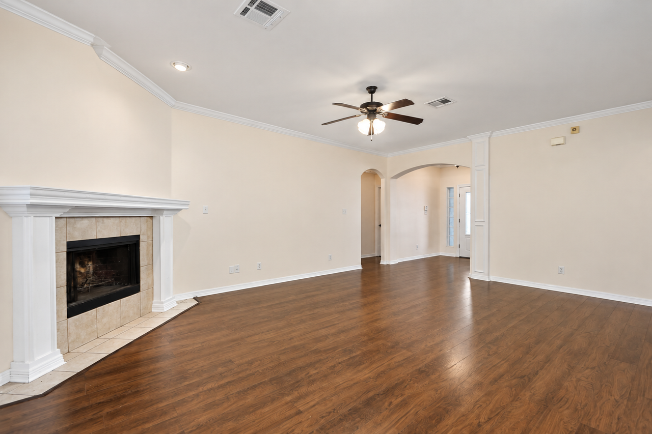 2303 Ridgeway - Photo 7 of 21