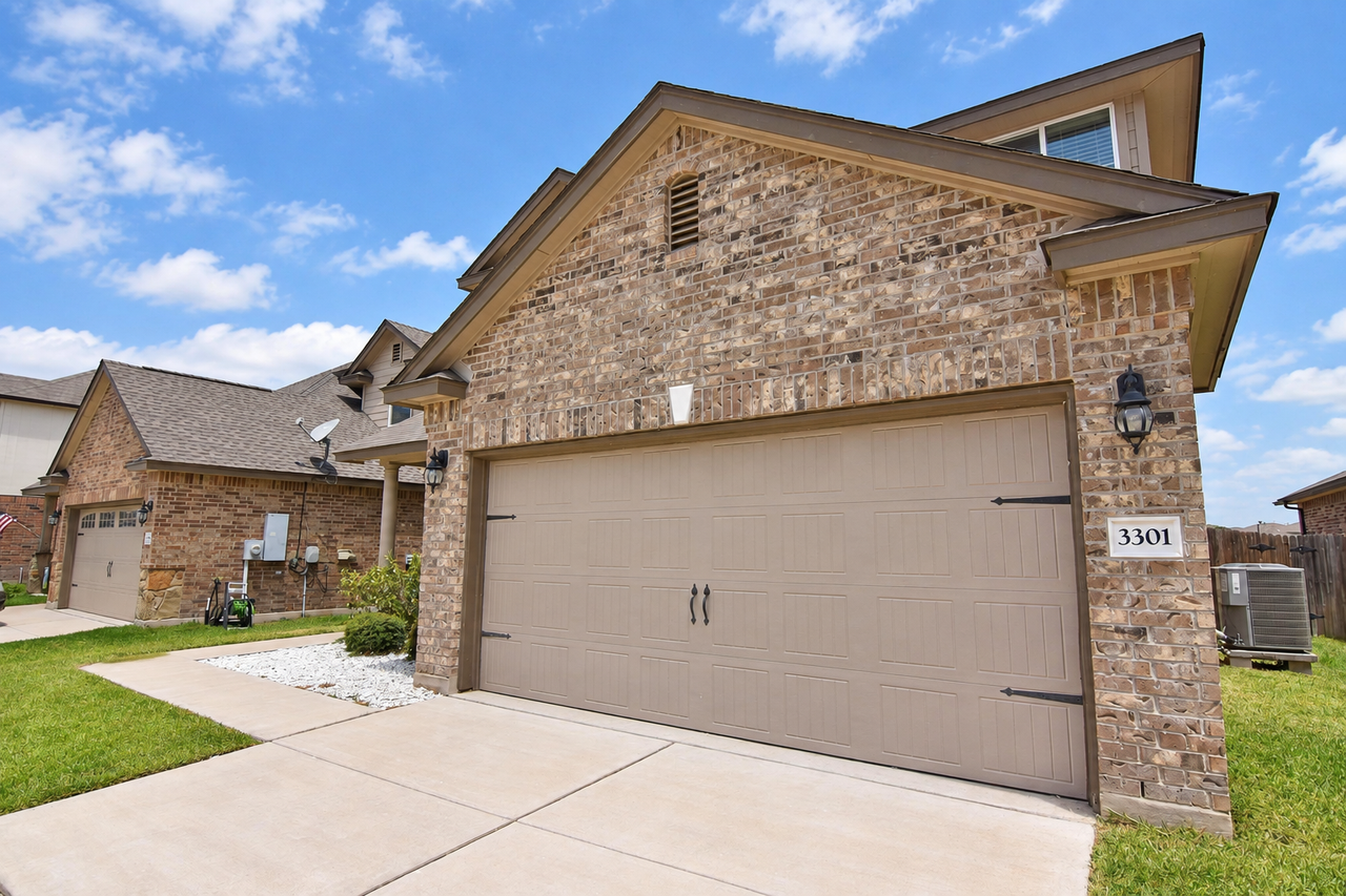 3301 Malmaison Rd - Photo 3 of 43