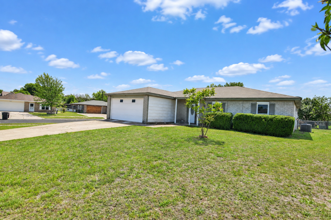 2800 Kim Dr - Photo 2 of 21