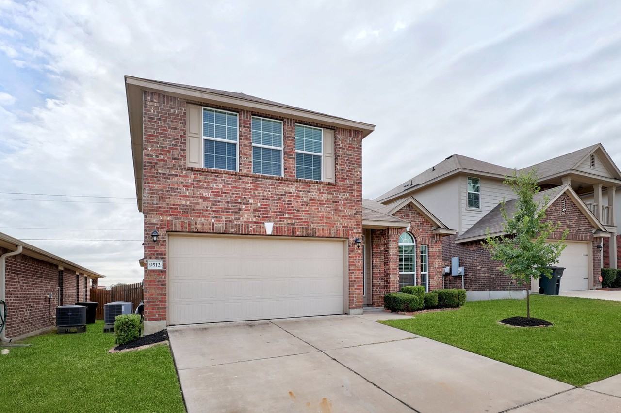 9512 Shimla Dr - Photo 3 of 47