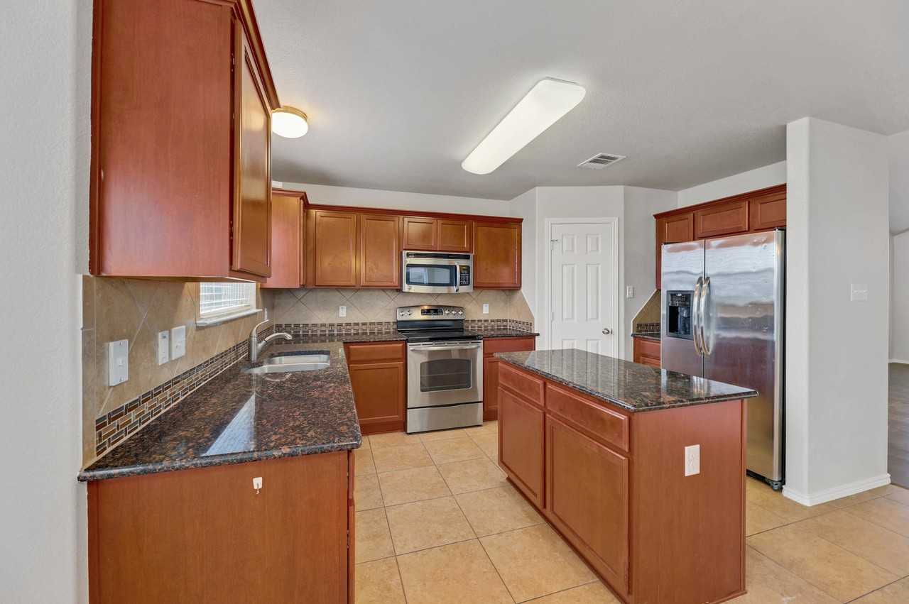 9512 Shimla Dr - Photo 5 of 47