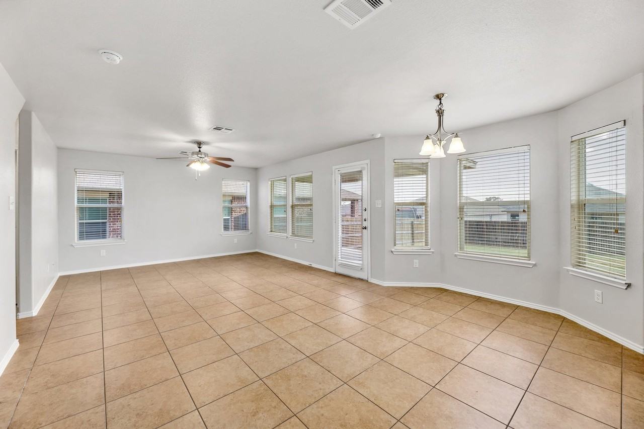 9512 Shimla Dr - Photo 7 of 47