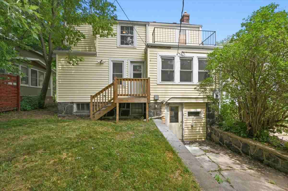 611 Lincoln Pkwy - Photo 3 of 18