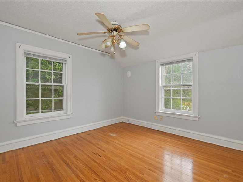 611 Lincoln Pkwy - Photo 7 of 18