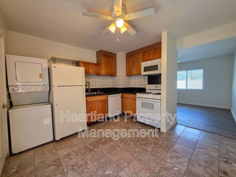 5367 Roswell St - Photo 3 of 6