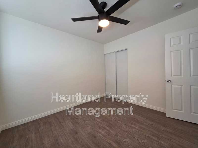 5367 Roswell St - Photo 5 of 6