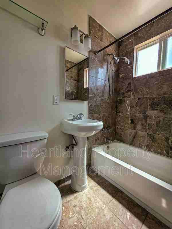 5367 Roswell St - Photo 6 of 6