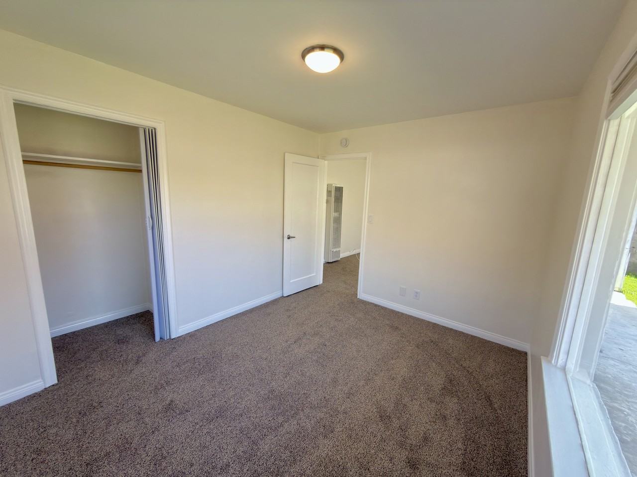 222 1/2 N J St - Photo 5 of 17