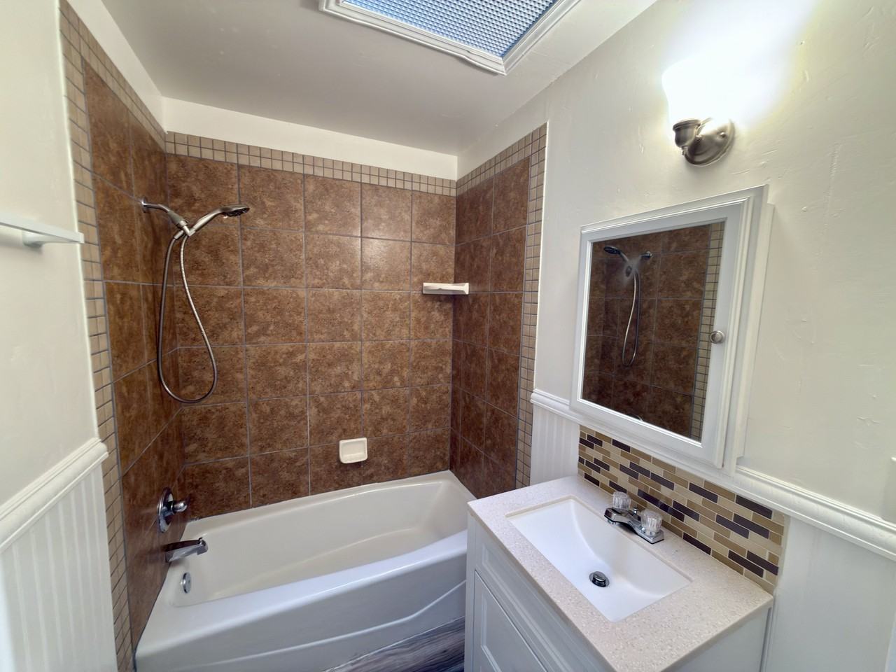222 1/2 N J St - Photo 7 of 17