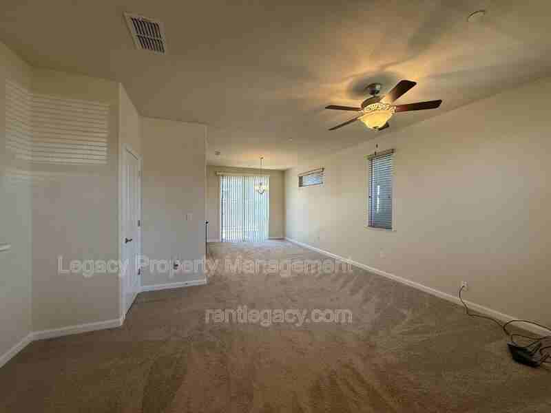 2486 Boxwood St - Photo 3 of 22