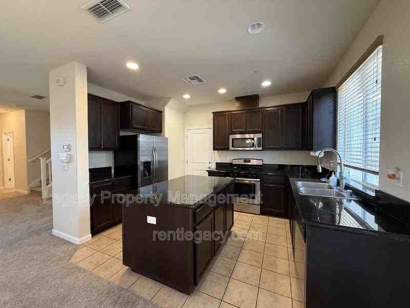 2486 Boxwood St - Photo 5 of 22