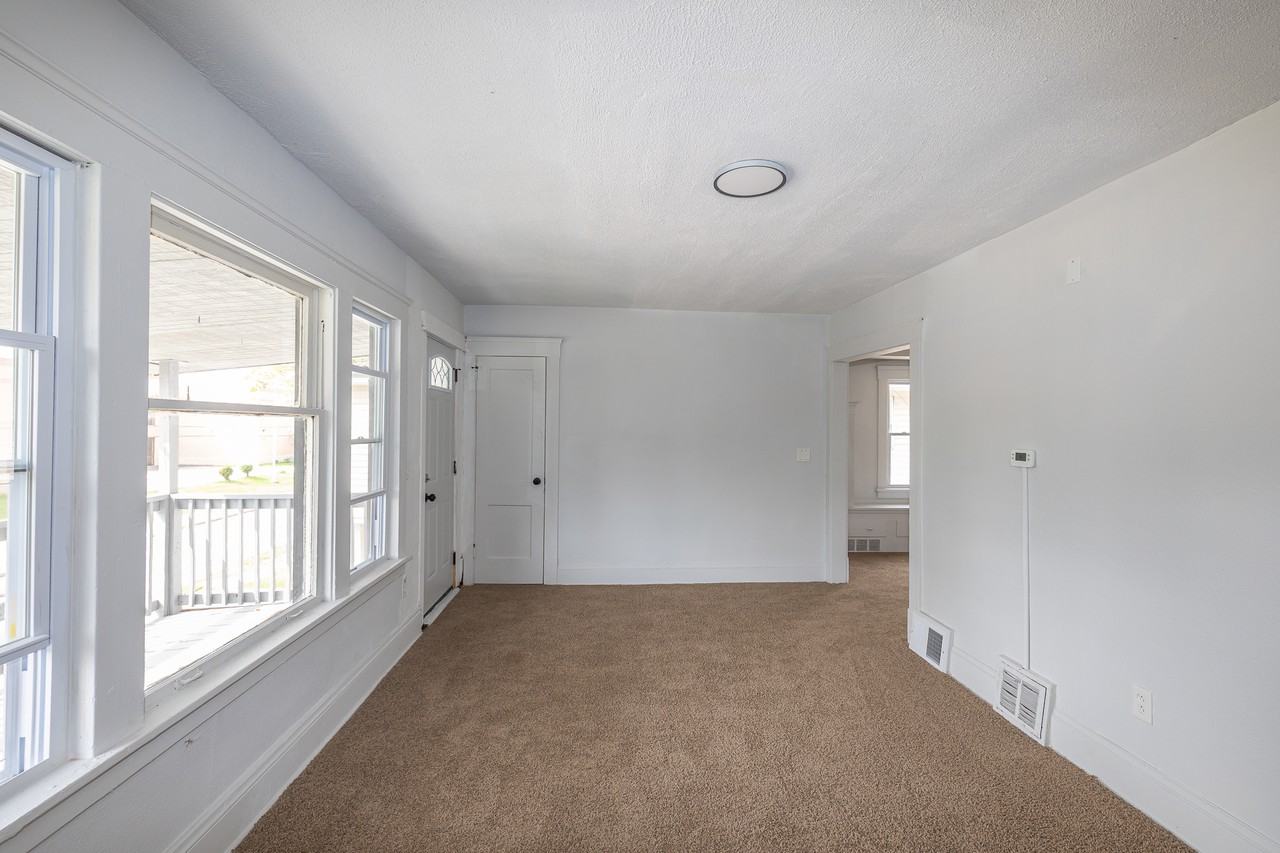 14009 Mayfair Ave - Photo 5 of 18