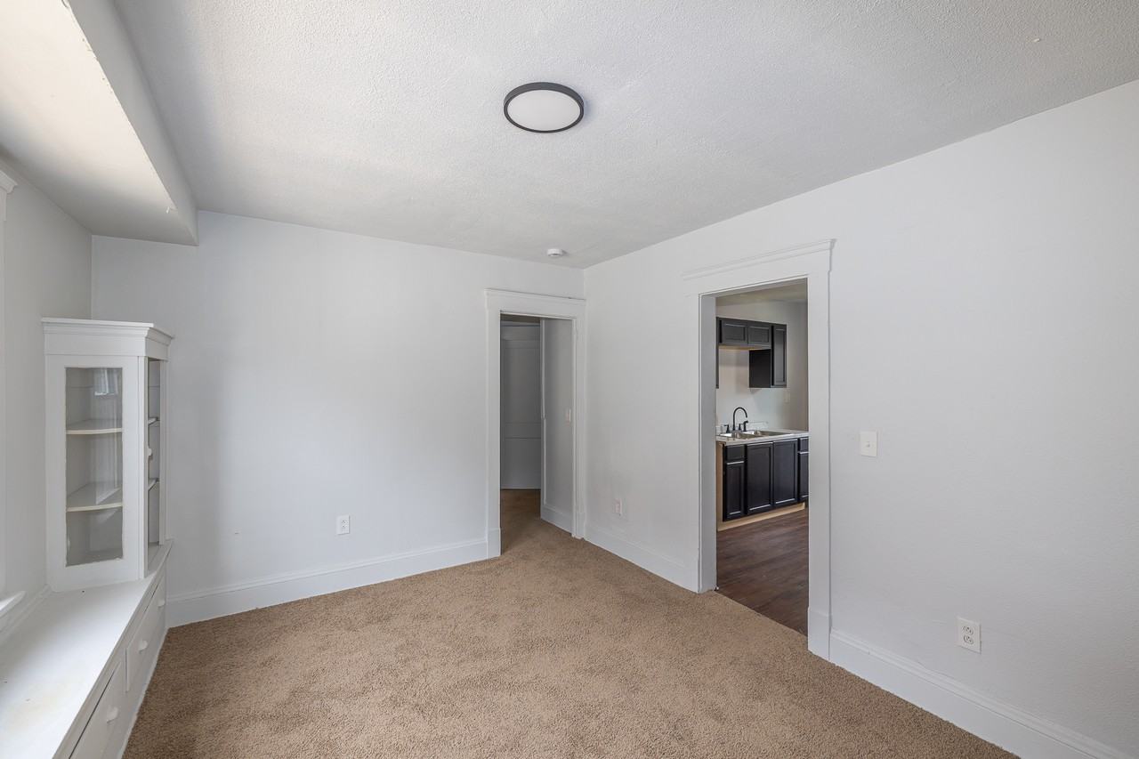 14009 Mayfair Ave - Photo 6 of 18