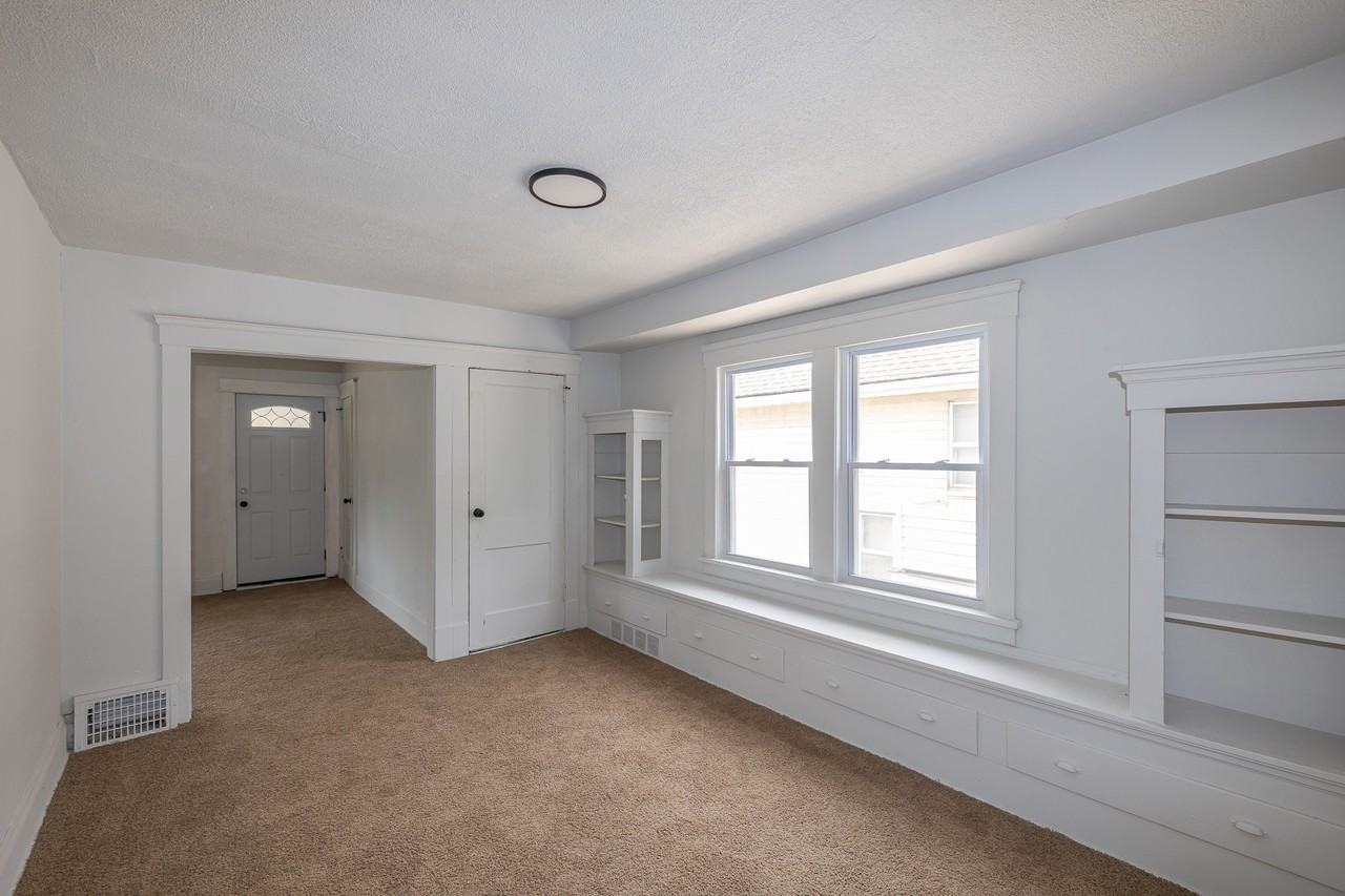 14009 Mayfair Ave - Photo 7 of 18