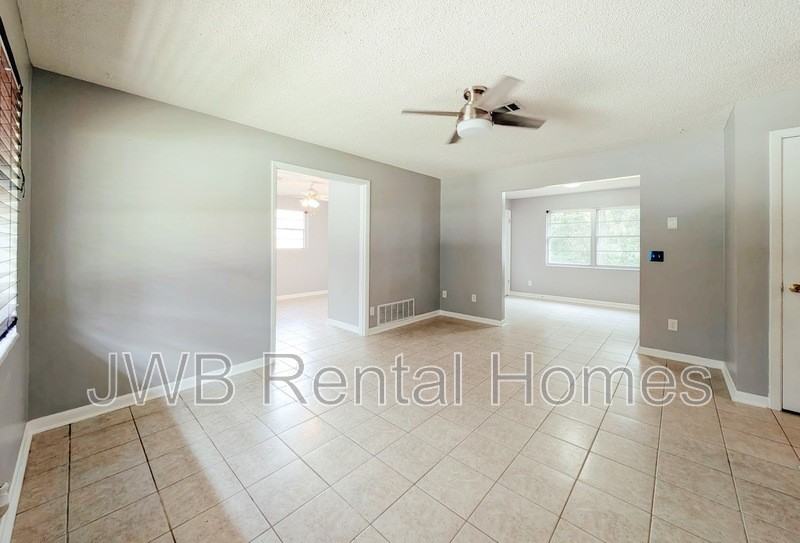4809 Seaboard Ave - Photo 4 of 18