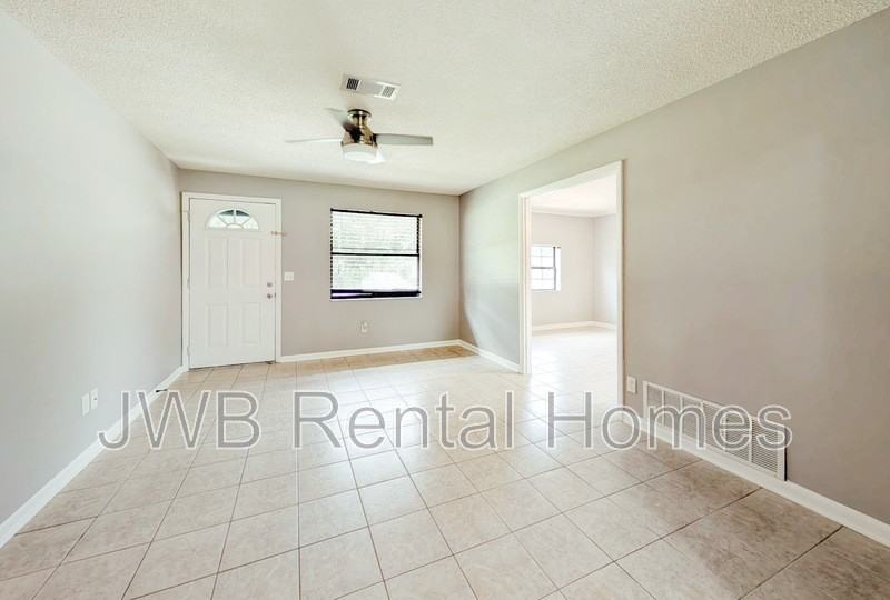 4809 Seaboard Ave - Photo 5 of 18