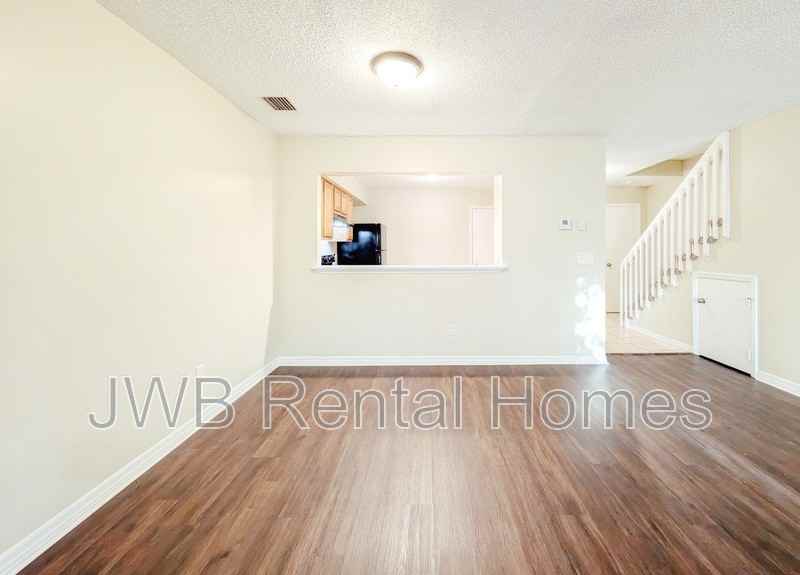 5811 Liska Dr - Photo 4 of 17