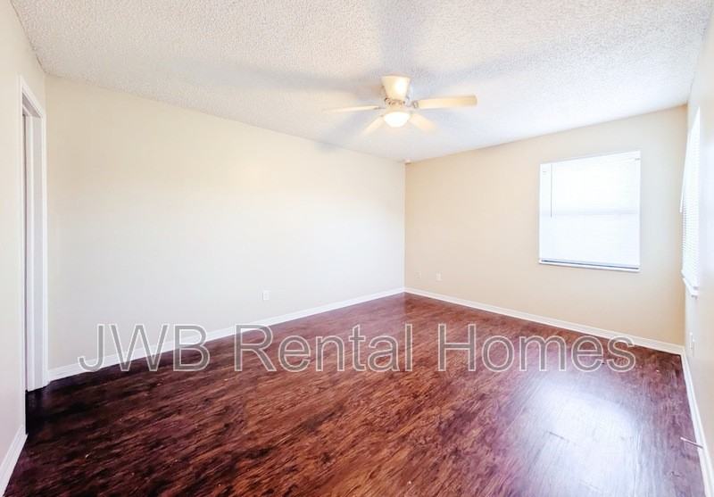 5811 Liska Dr - Photo 6 of 17