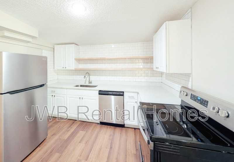 4823 Waller St - Photo 2 of 17