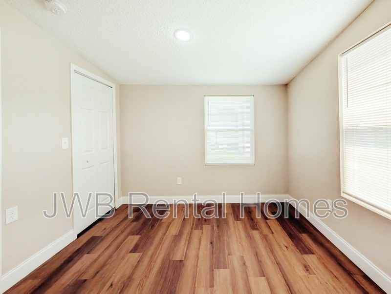4823 Waller St - Photo 6 of 17