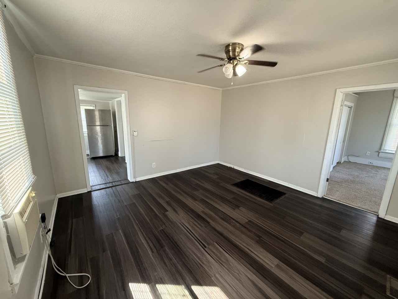 320 Jackson St - Photo 3 of 9