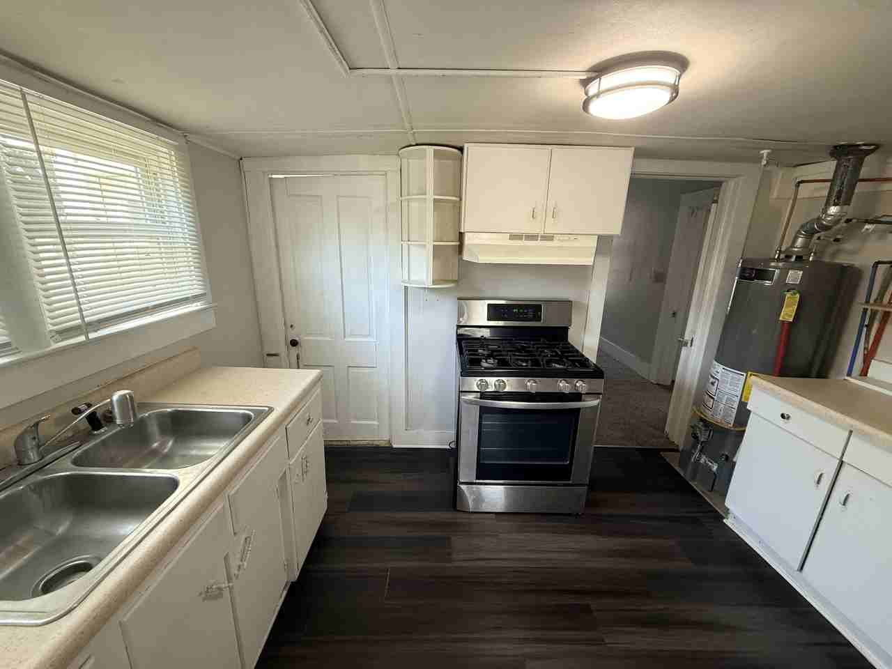 320 Jackson St - Photo 4 of 9