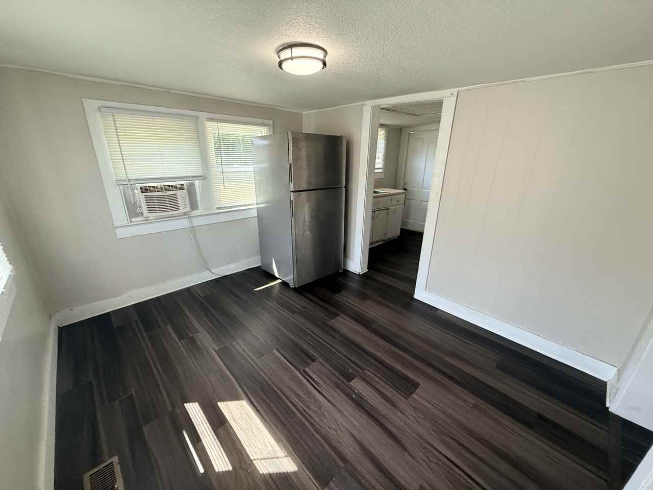 320 Jackson St - Photo 6 of 9