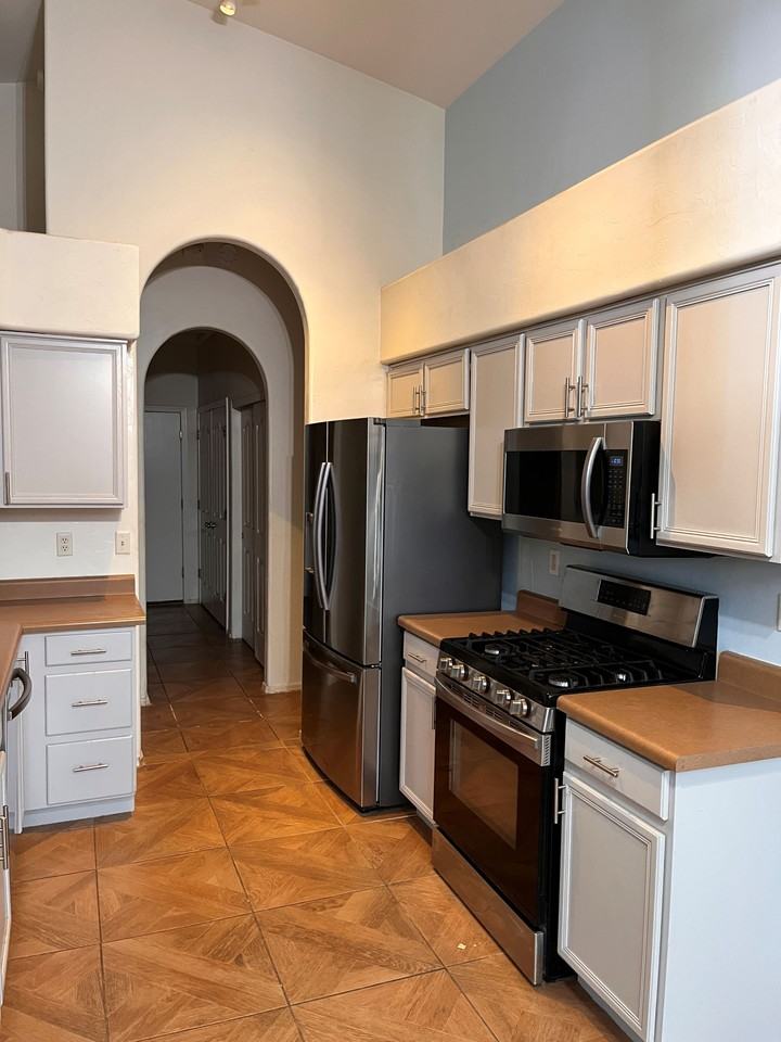 5686 W Shady Grove Dr - Photo 3 of 18