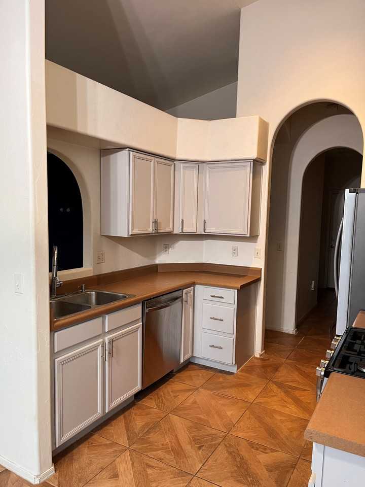 5686 W Shady Grove Dr - Photo 4 of 18