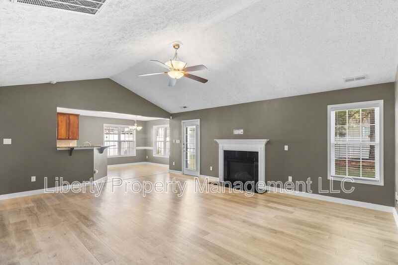 189 Marquis Dr - Photo 4 of 16