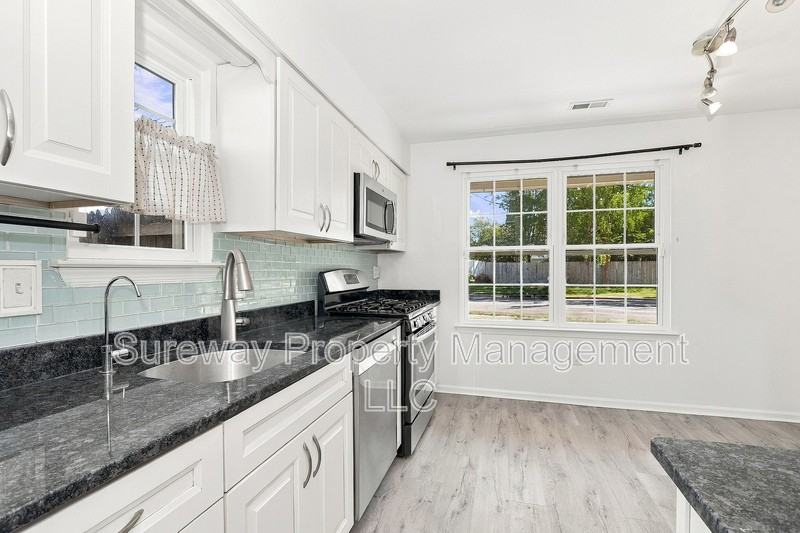 239 Lafayette Dr - Photo 6 of 20