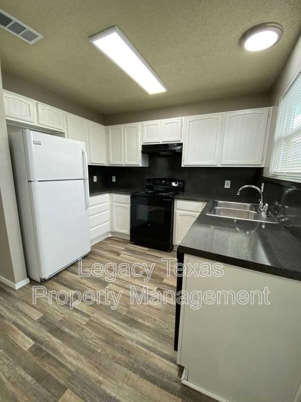 1409 Courtney Pl #B - Photo 5 of 22