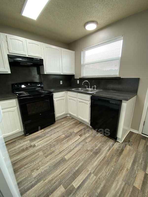 1409 Courtney Pl #B - Photo 6 of 22
